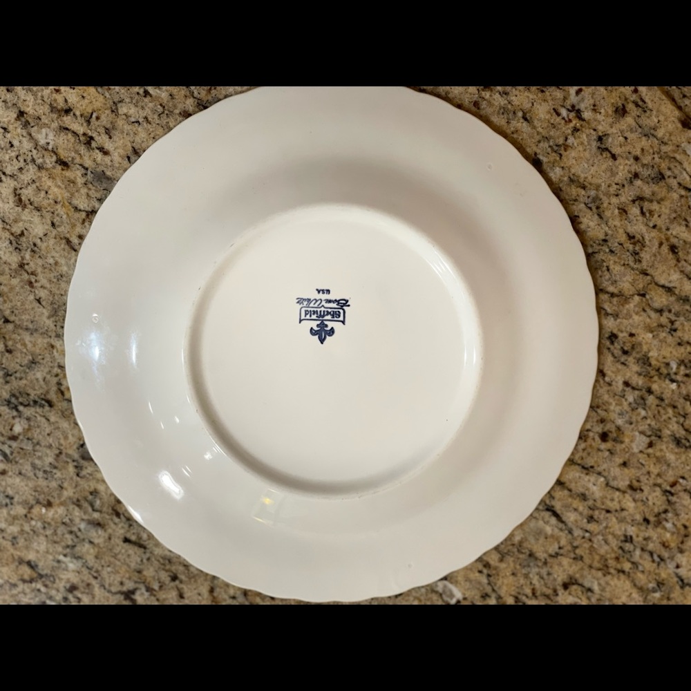Vintage fluted swirl edge plate